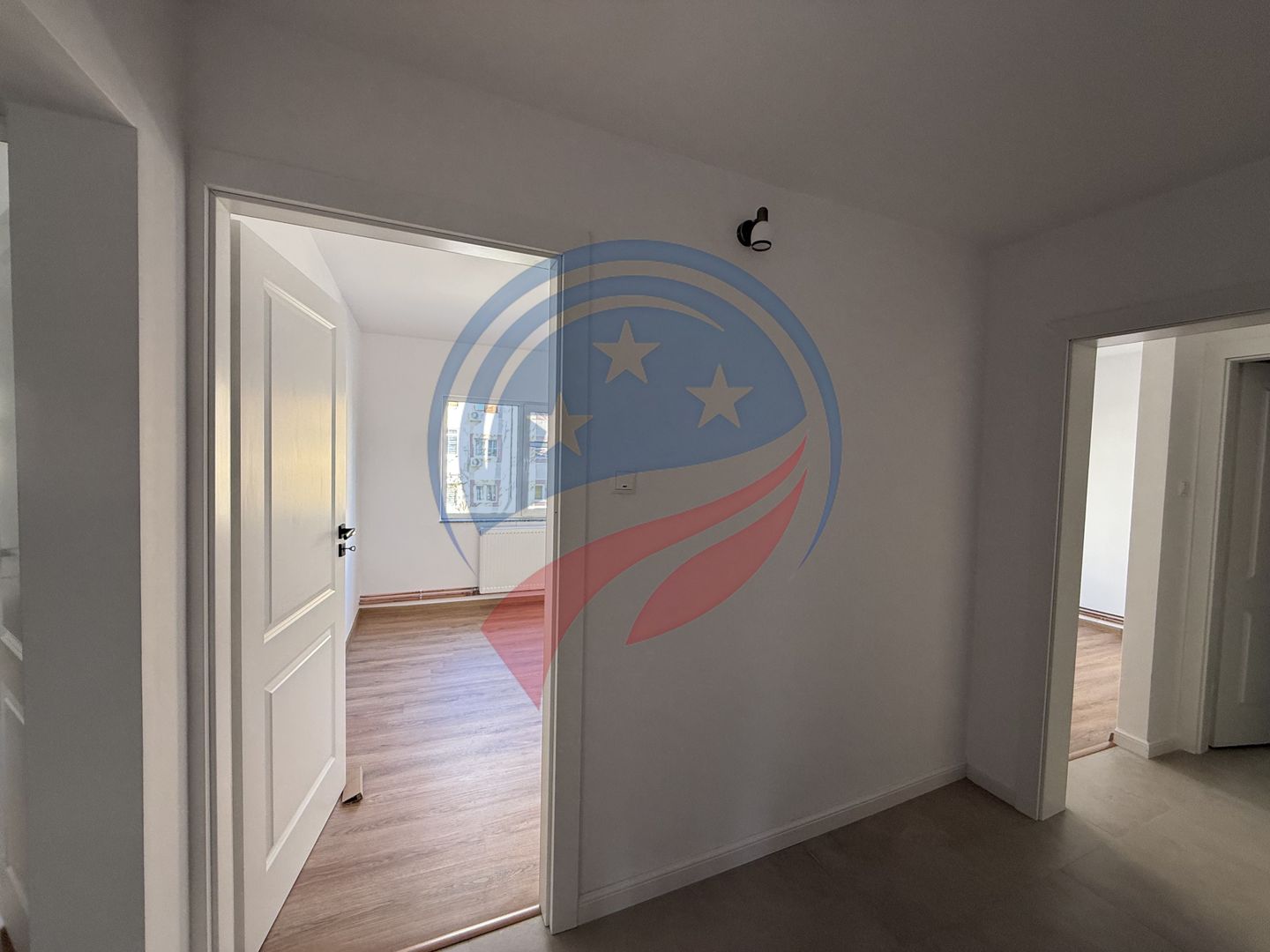 Apartament 4 camere decomandat/1 mai/ ultrafinisat/Craiova - Poză 4