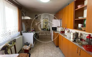Casa de vanzare cu 4 camere in zona Nufaru,  Oradea - Poză 11