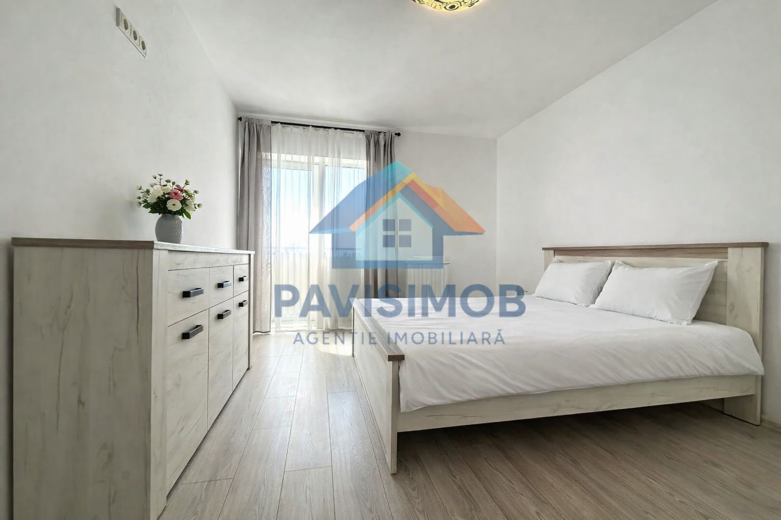 Casă de închiriat Sânpetru – curte + parcare - Poză 4