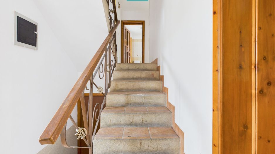 Vilă cu 5 camere pentru investiții în Dumbrăvița - Poză 14