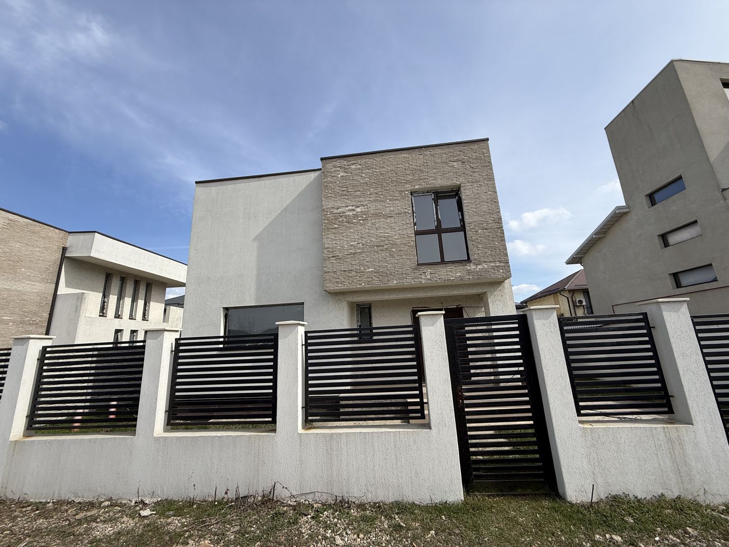 Vila 5 camere 163 mp construiți + teren 289mp - construcție 2023 - Poză 1