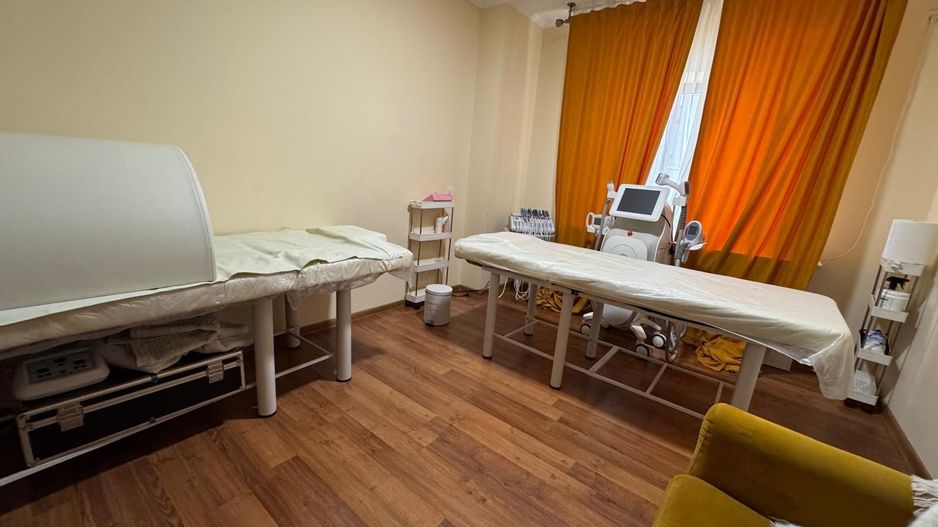 Apartament spatios etaj 1 I pretabil locuinta sau activitate profesion - Poză 6