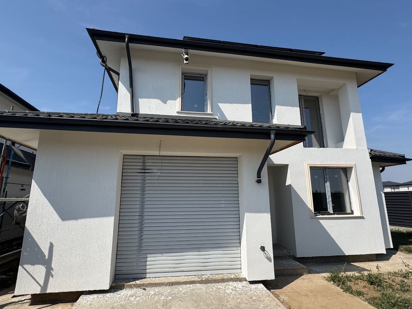 Vila Tunari ECO, POMPA de caldura si PANOURI Fotovoltaice si GARAJ - Poză 1