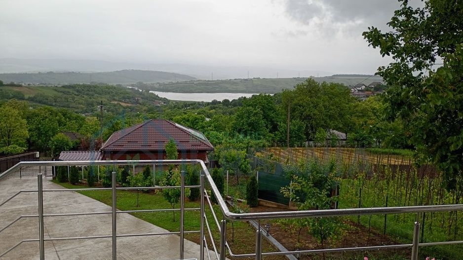 Casă de vânzare în Ciurbești, Miroslava, lângă centură, cu vedere la lac - Poză 4
