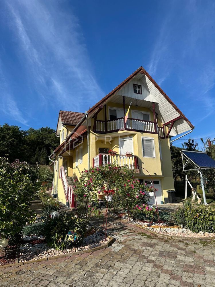 Casă spațioasă de vânzare – Corunca, zona Vatman - Poză 1