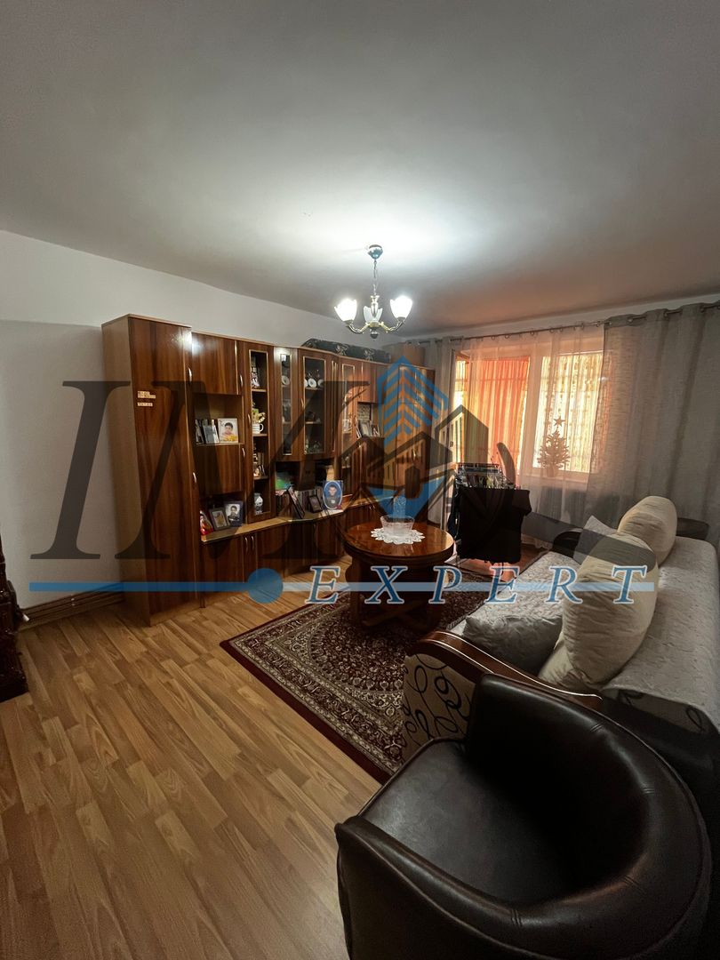 Apartament cu 3 camere de vânzare la etajul 2 in Sebeș - Poză 1