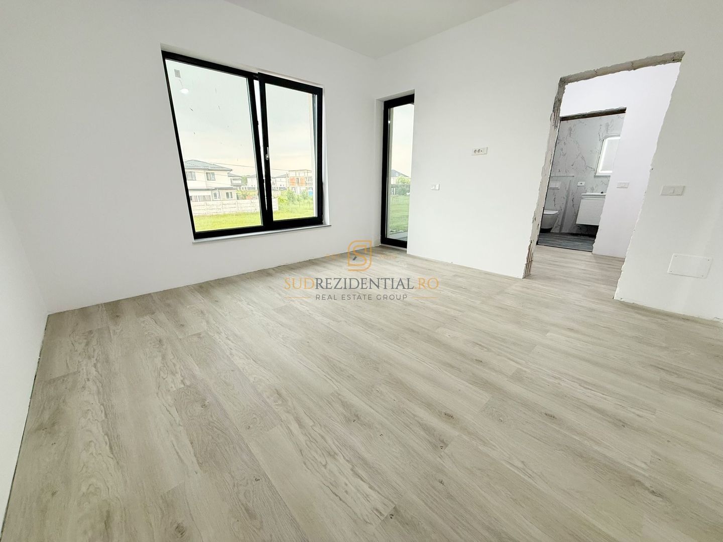 Vila individuala cu 5 camere / 3 bai / dressing / teren 343 mp - Poză 11