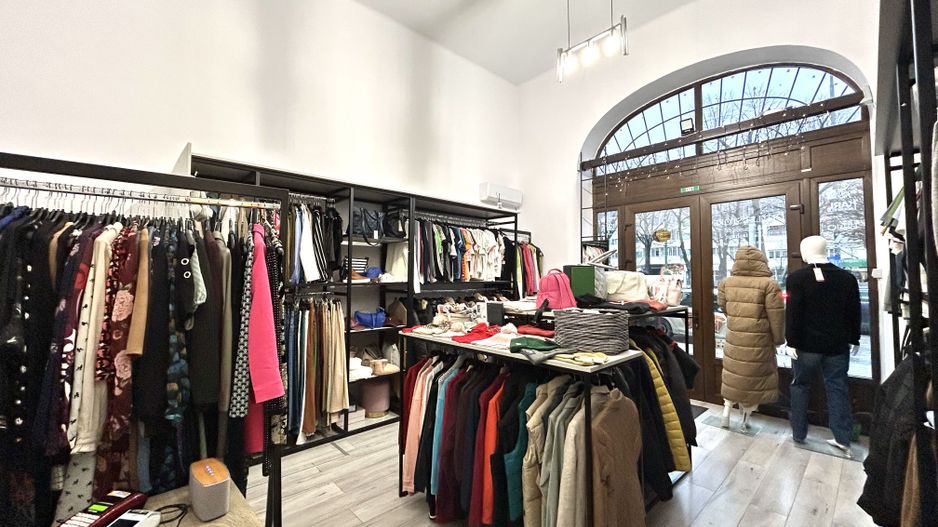 Afacere la Cheie, articole originale,  intrare stradală, zona Centrala - Poză 1