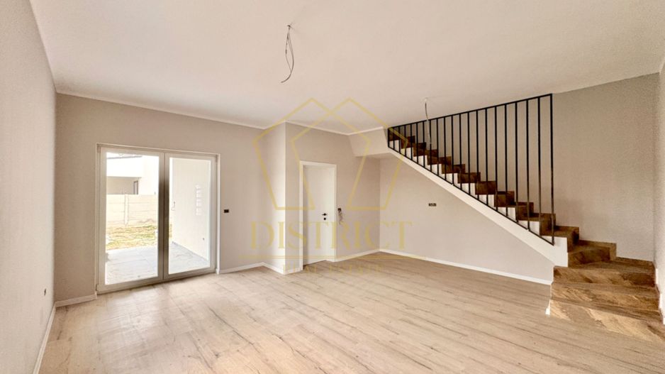 Duplex cu 4 camere, despărțit prin camera tehnica | Mosnita Veche - Poză 1