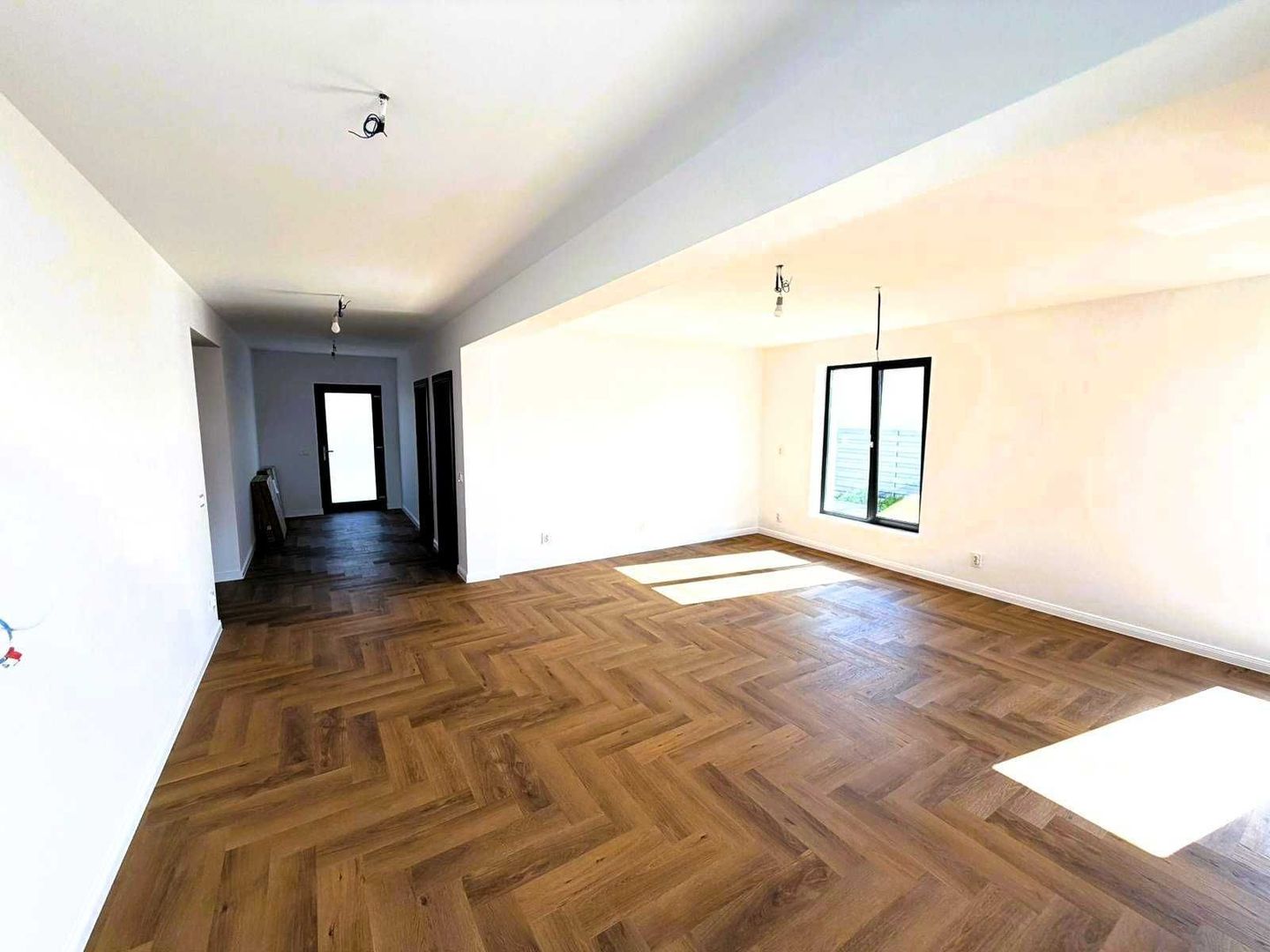 Eleganță, confort și liniște – Casă nouă în Balotești - Poză 2