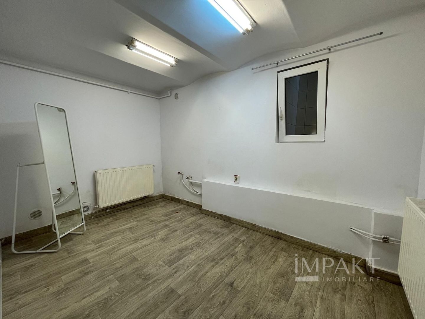 Spatiu comercial cu vad bun de inchiriat in zona centrală! - Poză 14