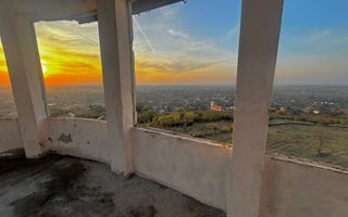 Castel cu vedere panoramică pe dealul Șiriei - Poză 18