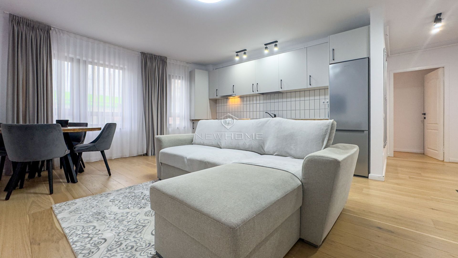 Apartament cu 3 camere de vânzare, zona Bulgaria - Poză 1