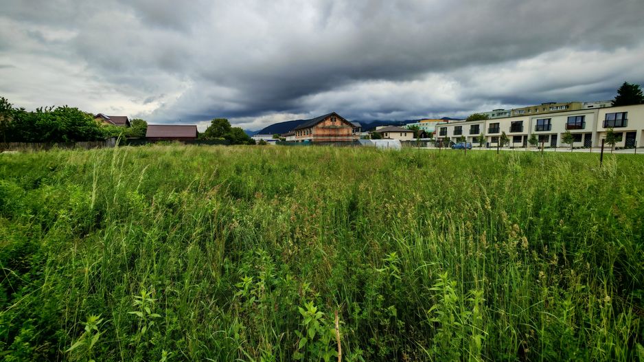 BARTOLOMEU,intravilan,intre case,suprafata de 774 mp,constructii P+2 - Poză 13