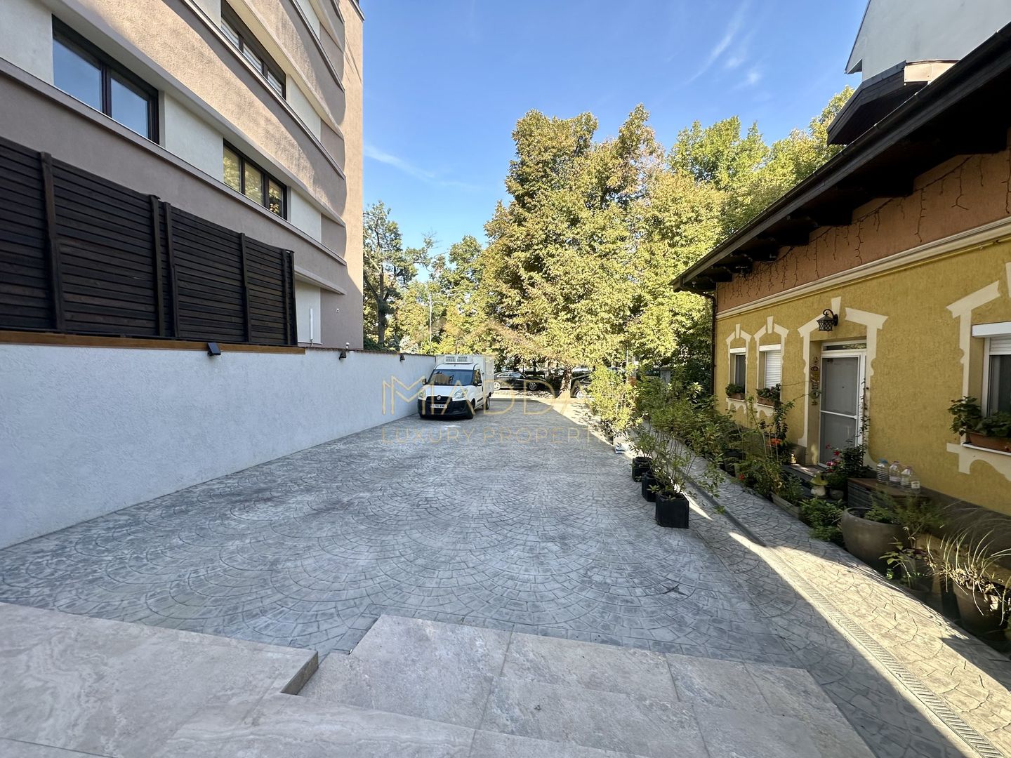 Spațiu comercial de lux pe Bulevardul Aviatorilor – 94 mp utili + terasa (135mp) - Poză 2