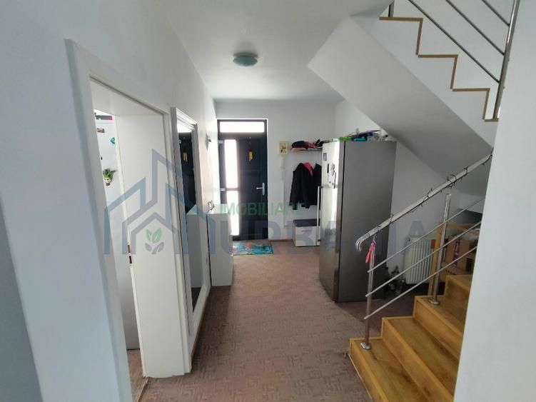 Casă tip duplex, parter + etaj, cărămidă, 4 camere, Rediu, 180.000 EUR - Poză 12