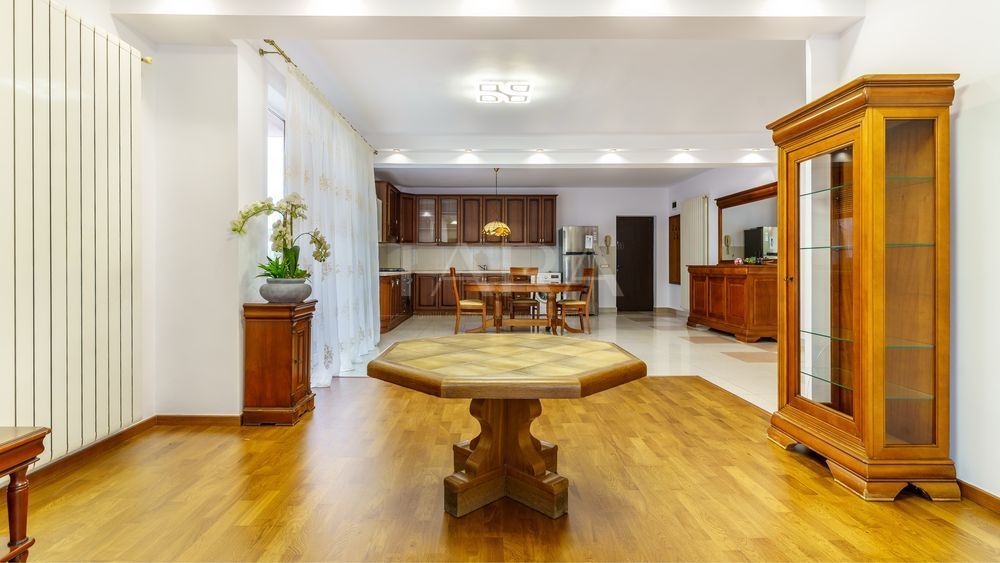 Apartament spațios cu 3 camere și garaj,  zona Bună Ziua - Poză 1