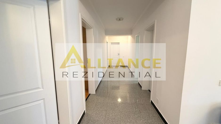 Vila spatioasa cu 9 camere foisor magazie curte amenajata complet - Poză 10