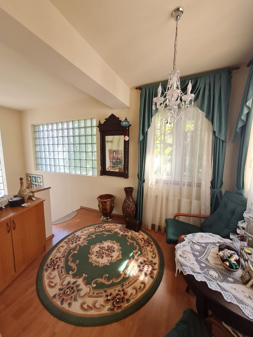 Vila deosebitǎ în zona centrala - Poză 11