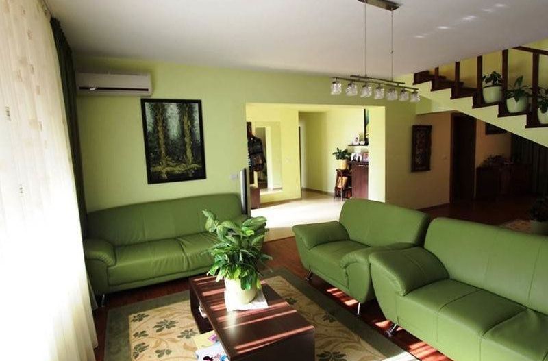 Vila spațioasă la intrare în Dumbravita - Poză 15