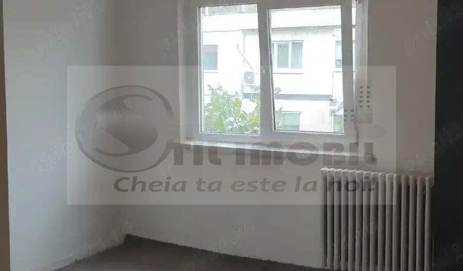 Liber, de vanzare apartament 2 camere, decomandat, Piata Cug - Poză 2
