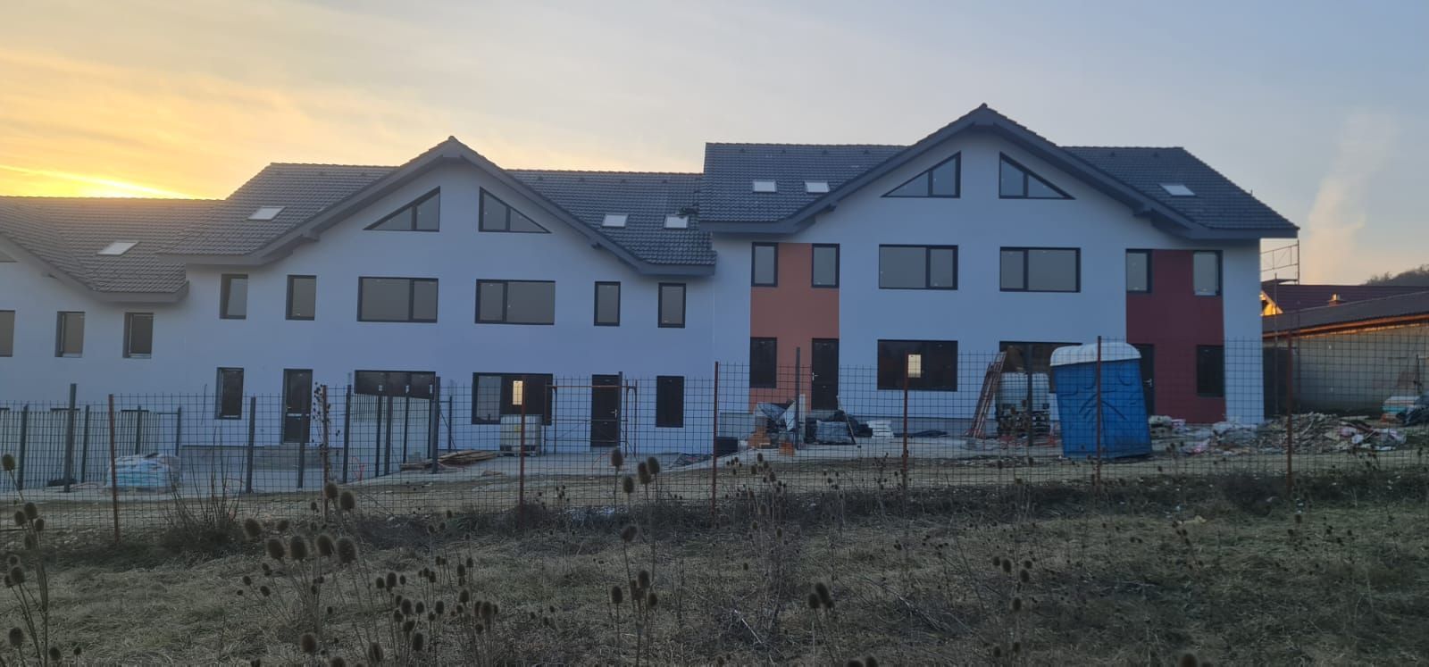 Casa de vânzare tip înșiruita la intrare in Cristian - Poză 5