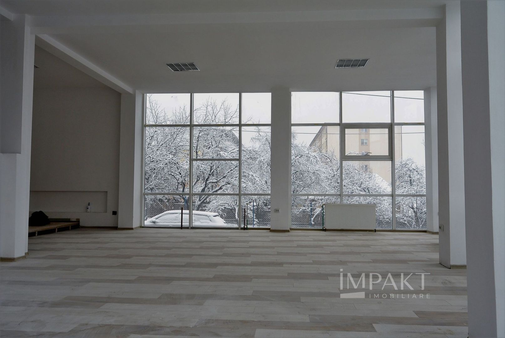 Cladire de birouri cu  spatii vitrate generoase in Zorilor. - Poză 2