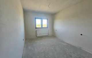 Casa noua 4 dormitoare, spatiu bun pentru familie - Poză 12
