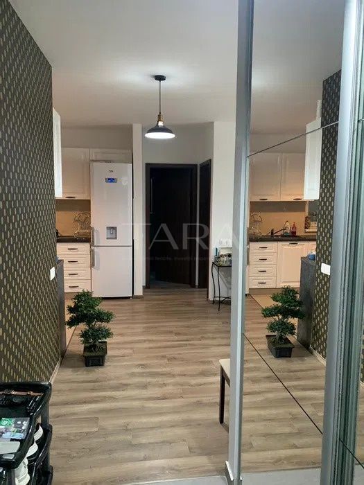 Apartament cu 2 camere, mobilat și utilat, cu parcare inclusă. - Poză 4