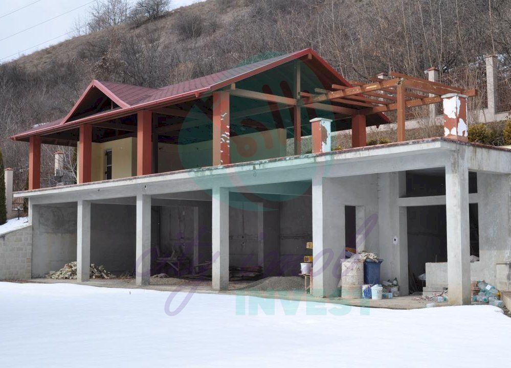 Vila spatioasa in zona exclusivista a orasului Piatra Neamt - Poză 9