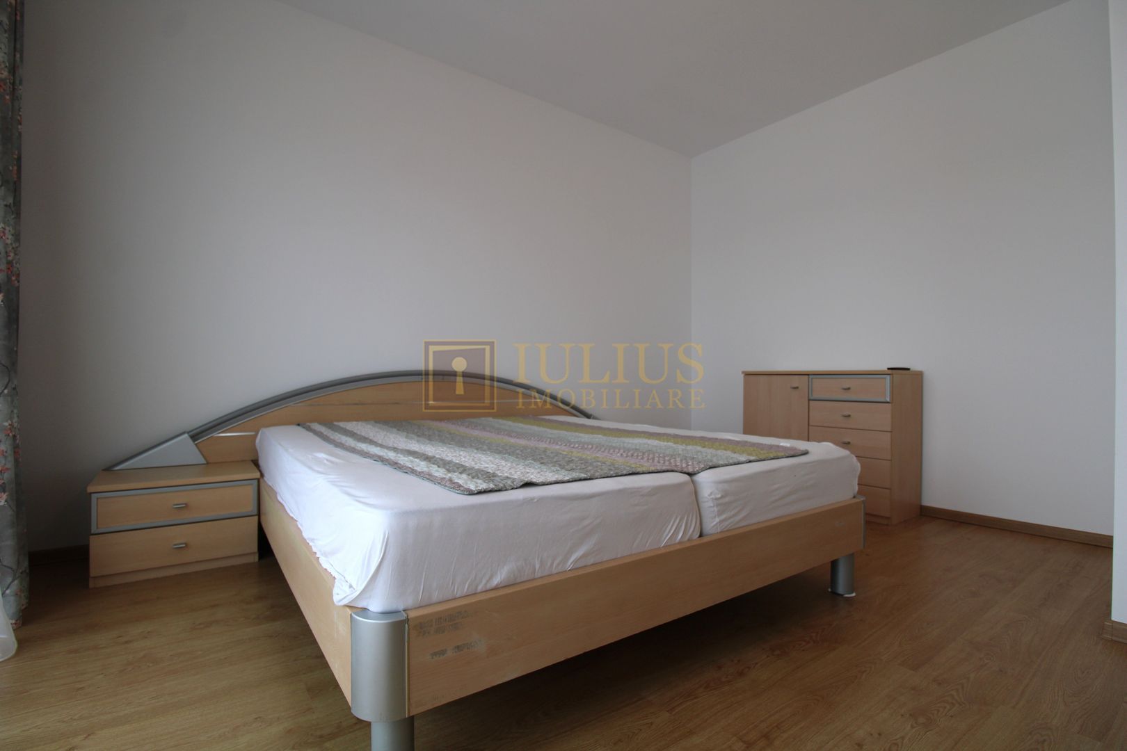 Buziasului, 3 camere + 2 bai, centrala proprie - Poză 13