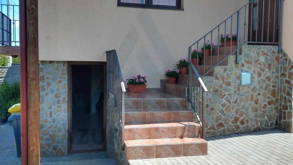 Casă individuală 5 camere cu garaj curte si gradină Șura Mare - Poză 11