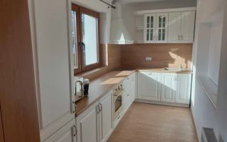 Apartament modern de inchiriat 3 camere, curte, garaj  Zona Sub Arini - Poză 3