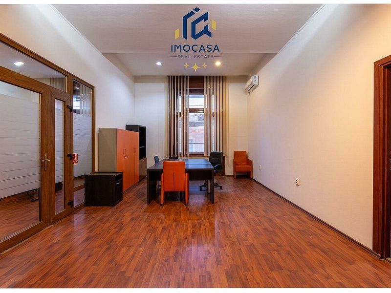 De inchiriat etaj-ul 1 din Palatul Bohus Arad cu o suprafata generoasa - Poză 6