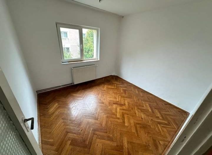 BRASADAS vinde ap 4 cam etaj 3/4 in Micro 16. - Poză 4