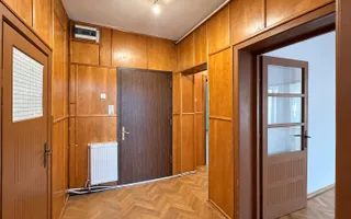 Bloc tip asociatie - zona Kiriac. 4 camere, 3 balcoane. Garaj si boxa. - Poză 17