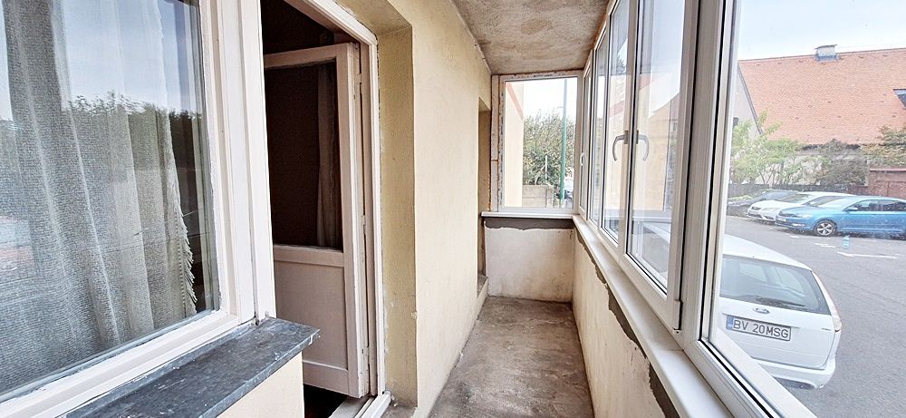 Central, la poalele Dealului Cetatii, apartament cu doua camere, 107000 euro - Poză 3