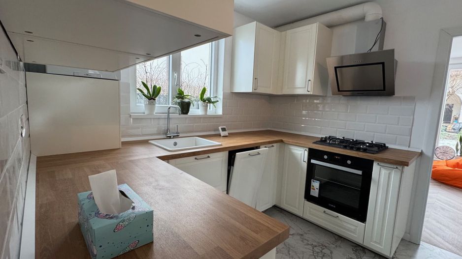 PRIMA CHIRIE, Casa pe parter, 3 camere, 70m2, 23 AUGUST - Poză 1