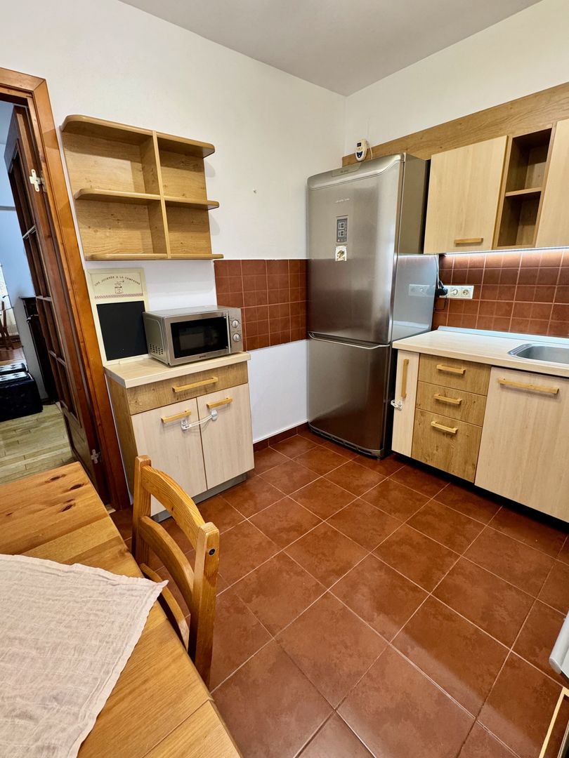 APARTAMENT SPATIOS SI LUMINOS - Poză 9