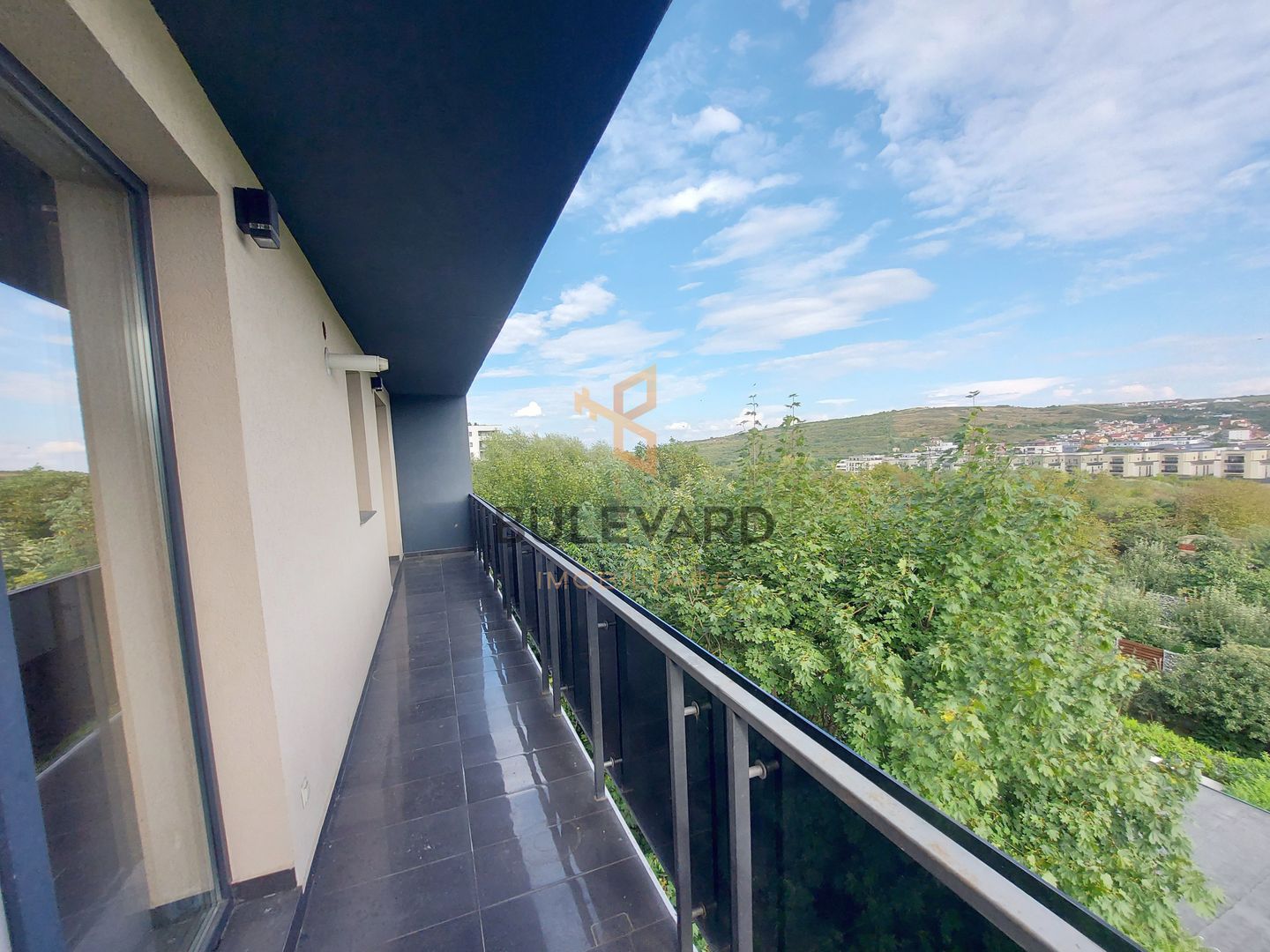 Apartament cu 2 camere decomandate+parcare subterana! - Poză 2