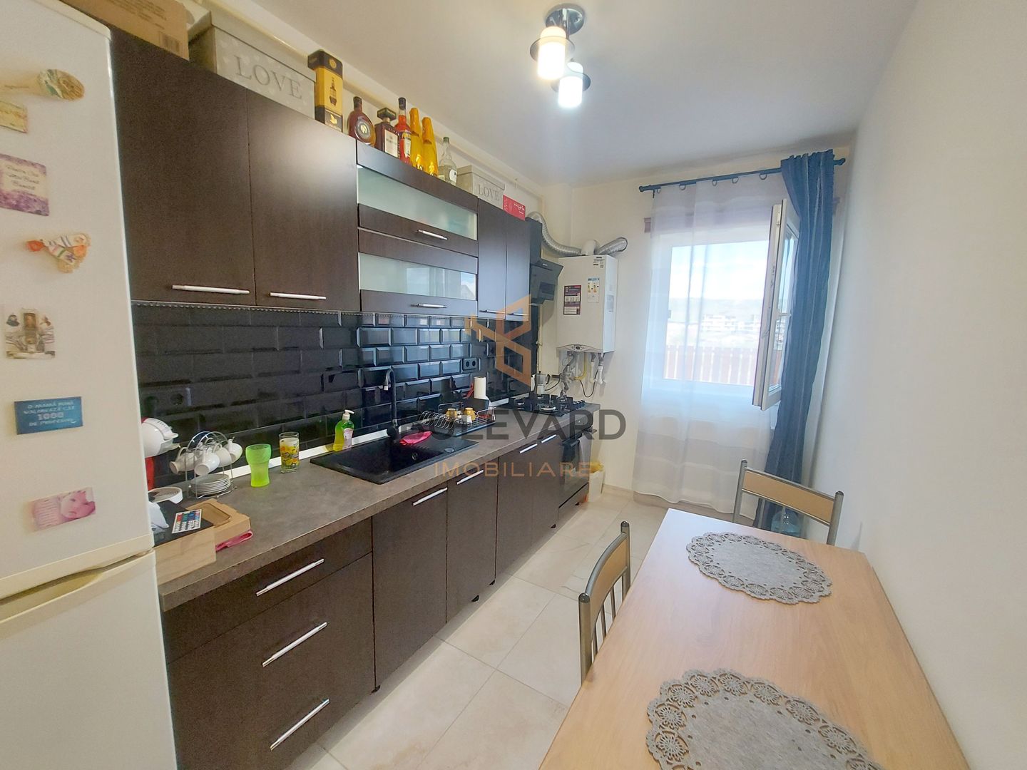 Apartament cu 3 camere,  zona Porii! - Poză 1