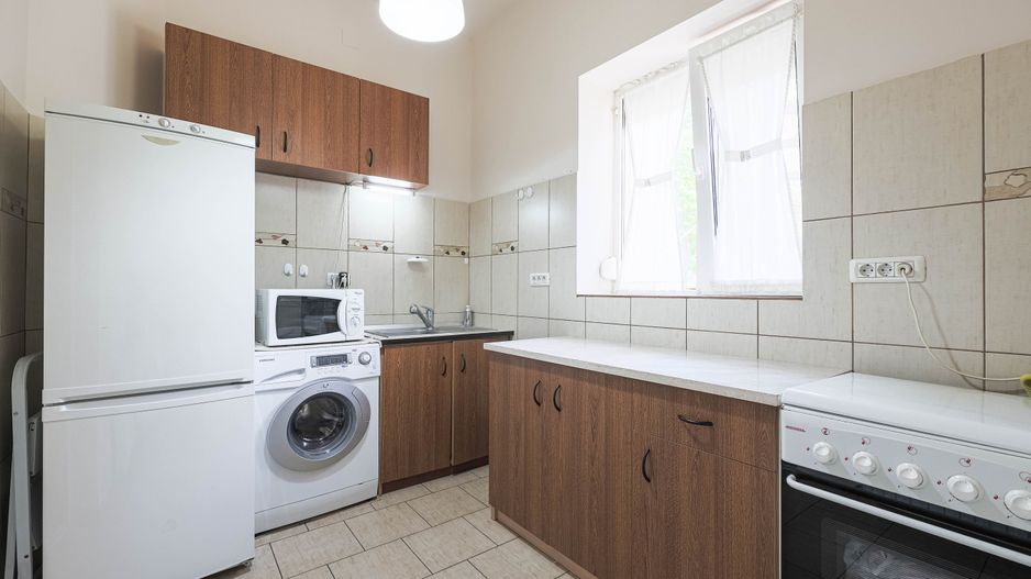 VÂNDUT! Apartament cu o cameră, Piața Catedralei, Arad. - Poză 3