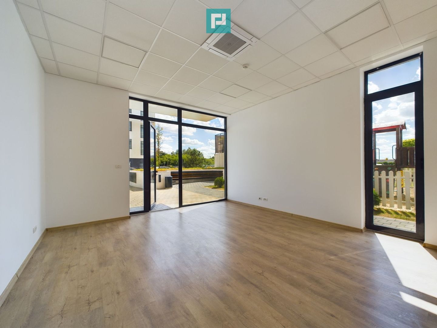 Spațiu Comercial Modern în Zona Aradului, Iulius Mall - Poză 1