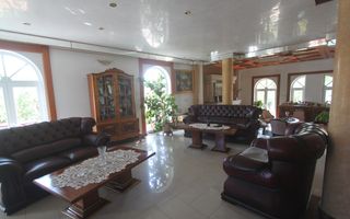 Casă / Vilă cu 8 camere de vânzare în zona Semicentral - Poză 24