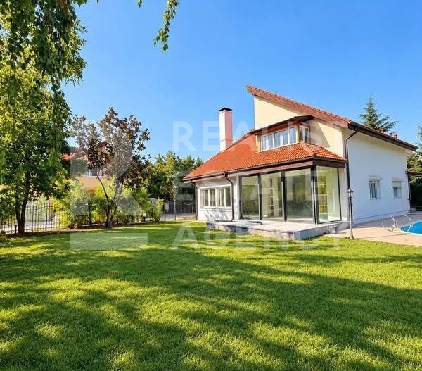 Vilă de închiriat | Pipera | Piscină privată | Curte generoasă - Poză 1