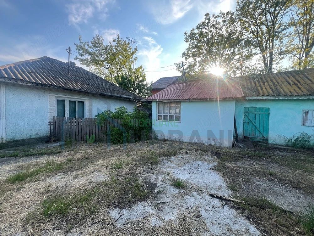 Casă și teren în comuna Târgu Frumos, zona Târgu Frumos, județul Iași - Poză 5