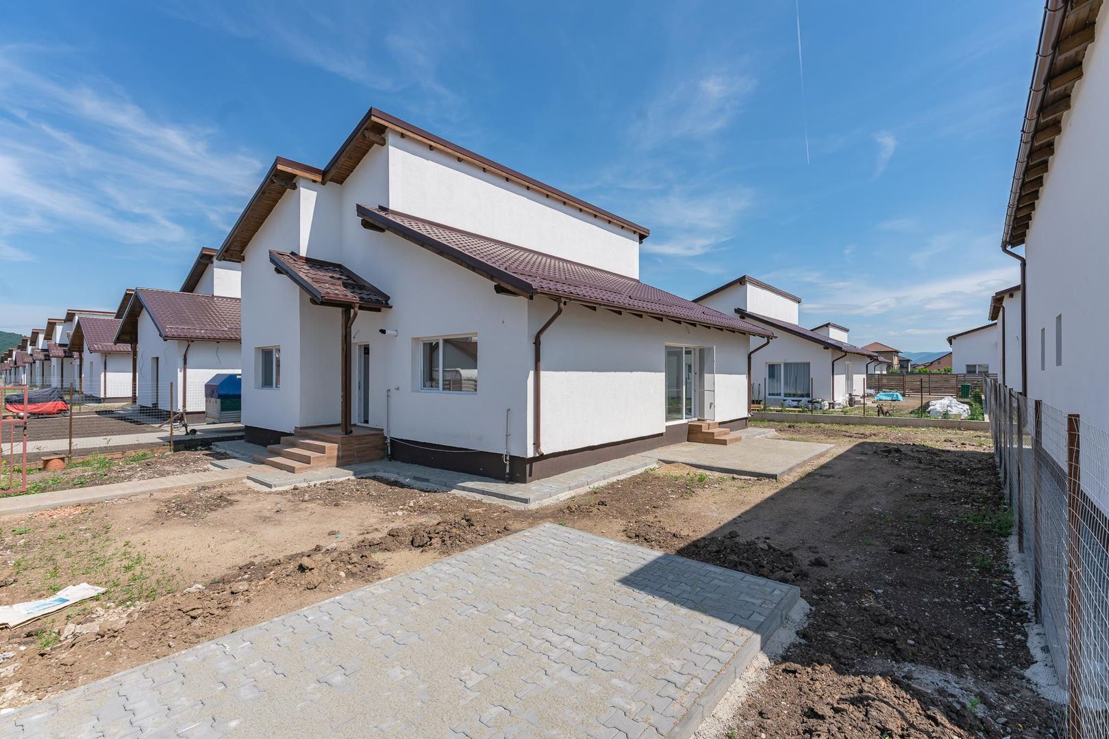 Casa de închiriat în Sânpetru - bucatarie mobilata si utilata - Poză 1