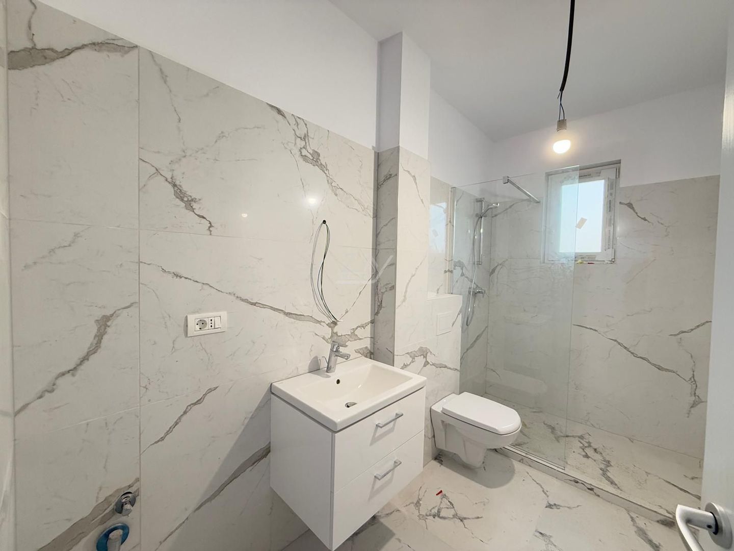 Etaj 1. Decomandat. Asfalt - Poză 7