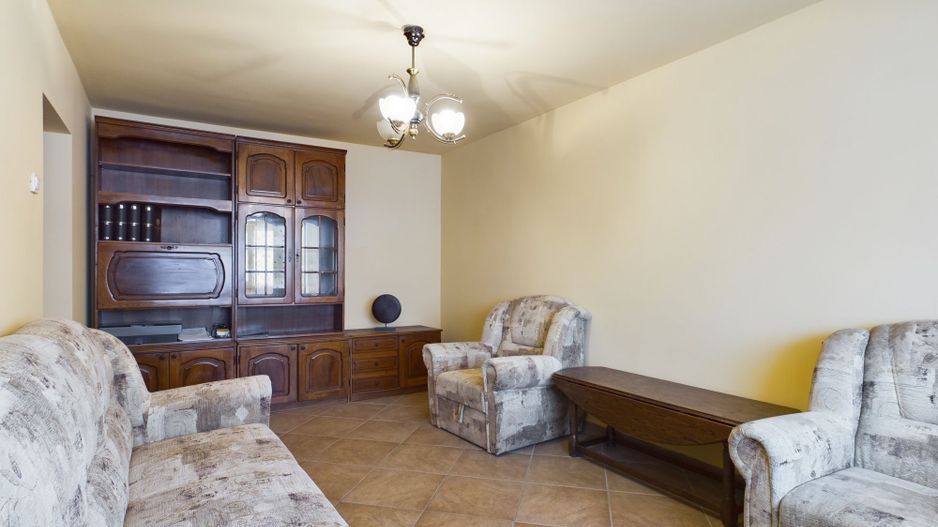 Apartament cu 3 camere, etaj intermediar - Poză 3