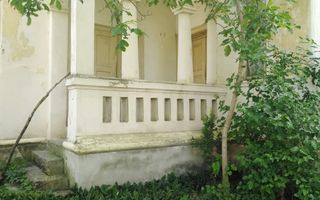 Casa traditionala cu potential**Teren 1712 MP**in Centrul IANCA //OLT - Poză 1